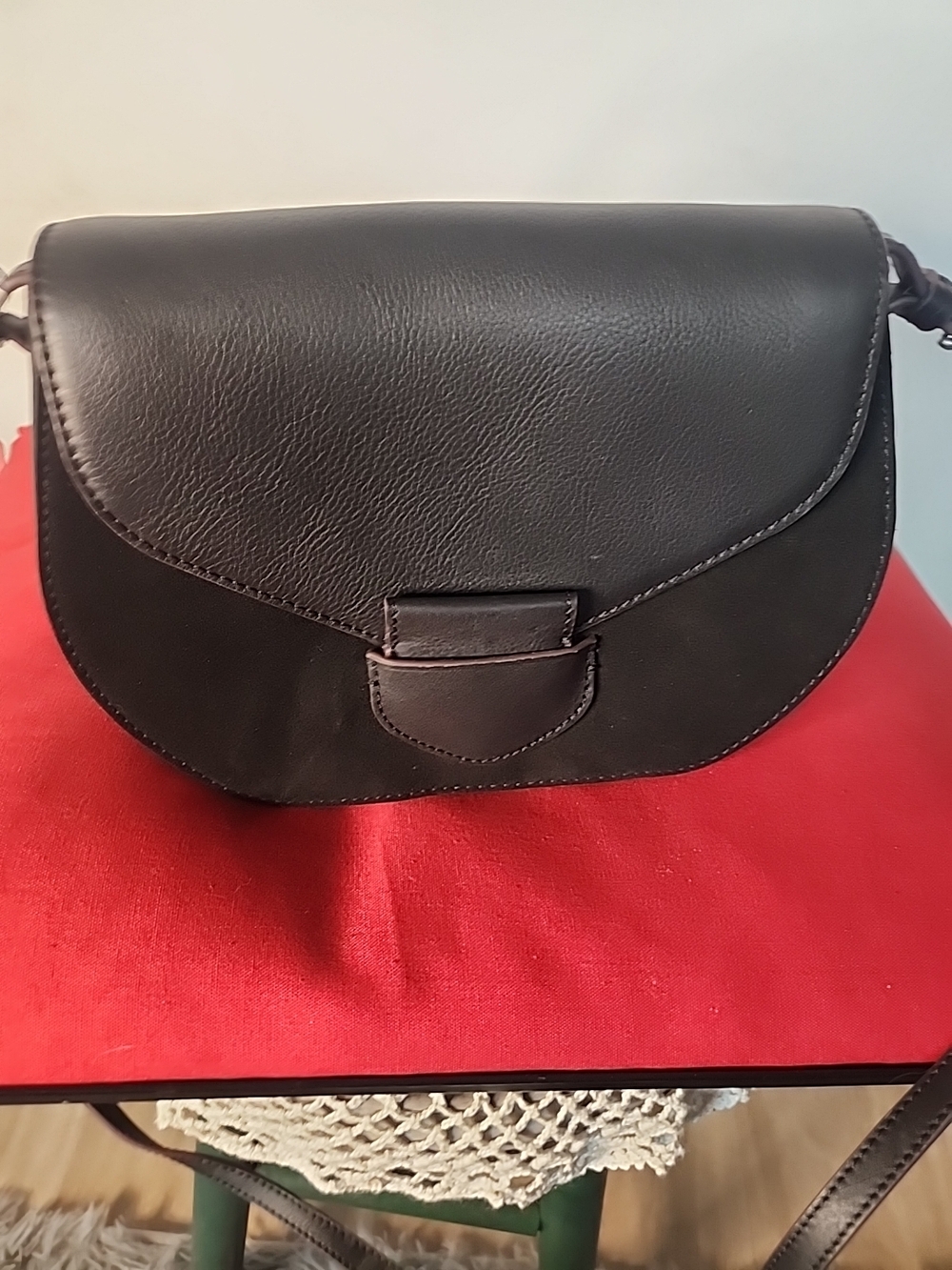 Classic LUCKY BRAND Black Leather Crossbody Saddle Bag - Sleek Everyday Style
